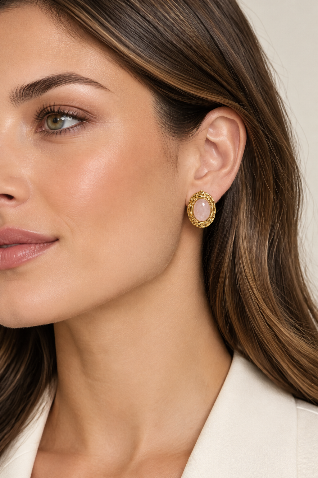 Boucles d’Oreilles Vintage Dorées – Acier Inoxydable & Perle Nacrée Rose Poudré